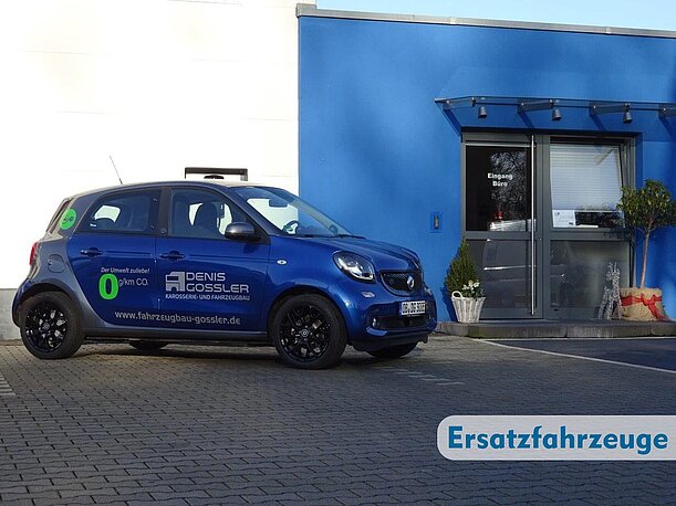 Ersatzfahrzeug vor der Denis Gossler Fahrzeugbau GmbH