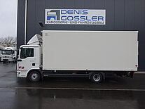 Weißer LKW vor dem Gebäude von Denis Gossler geparkt.